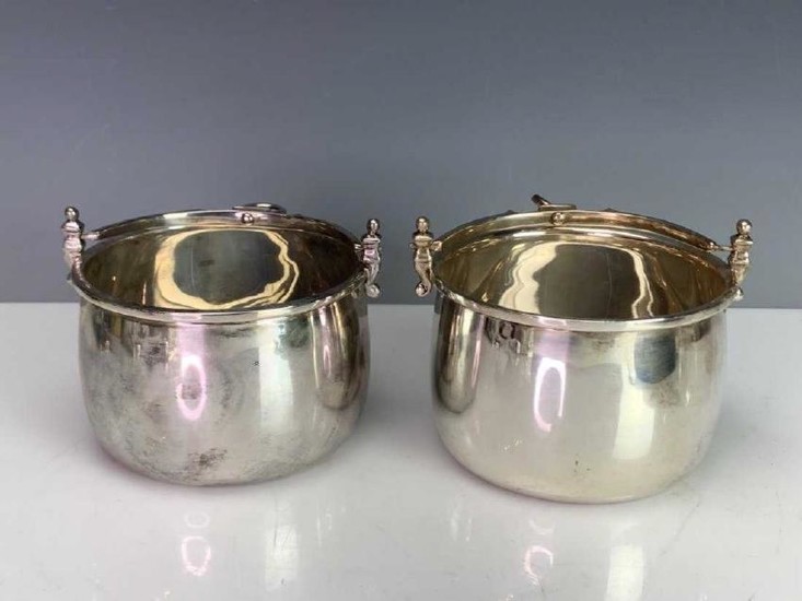A PAIR OF TANNE MEXICAN STERLING SILVER DISHES