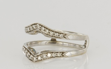 14ct white gold ring guard of wishbone design, set with twen...