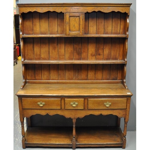 20th Century good quality oak two stage rack back pot board ...