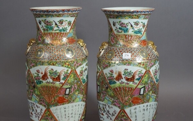 276- CANTON Famille rose Paire de vases en porcelaine à décor de fleurs, oiseaux et...
