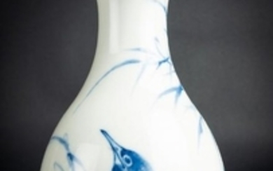 Arte Cinese A blue and white porcelain vase signed