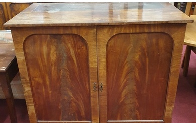 A 19th Century twin door Linen Press. 118 x 64 x H 105 cm ap...