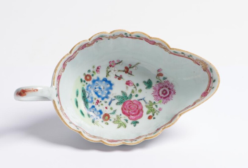 A CHINESE FAMILLE ROSE EXPORT SAUCE BOAT QIANLONG PERIOD (1735-1796), 18TH CENTURY