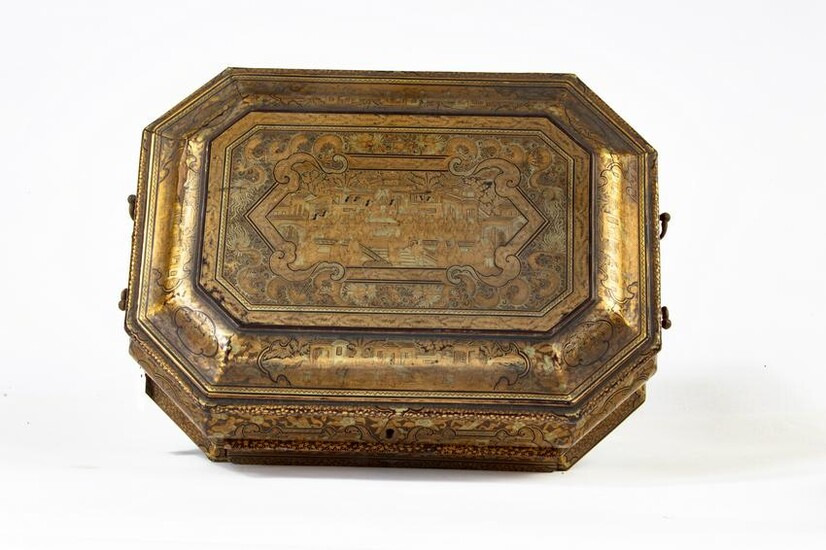 A CHINESE GILT LACQUERED CANTON BOX, CHINA 19TH