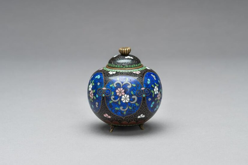 A CLOISONNÃ‰ KORO WITH COVER