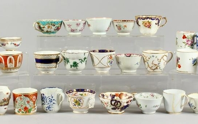 A COLLECTION OF 19TH CENTURY AND LATER TEA CUPS, TEA
