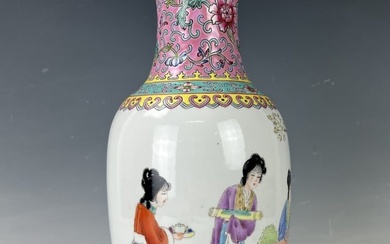 A Chinese Famille Rose Porcelain Vases Qianlong Mark