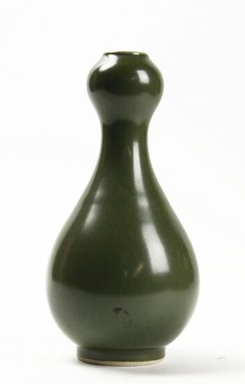 A Chinese Green Glaze Vase
