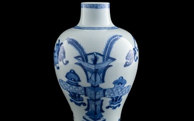 A Chinese blue and white vase, Kangxi period, Qing dynasty