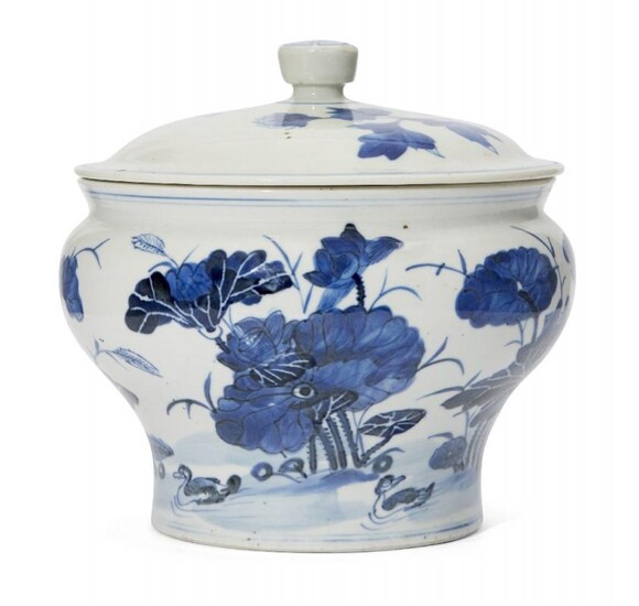 A Chinese porcelain jar and cover, 19th...