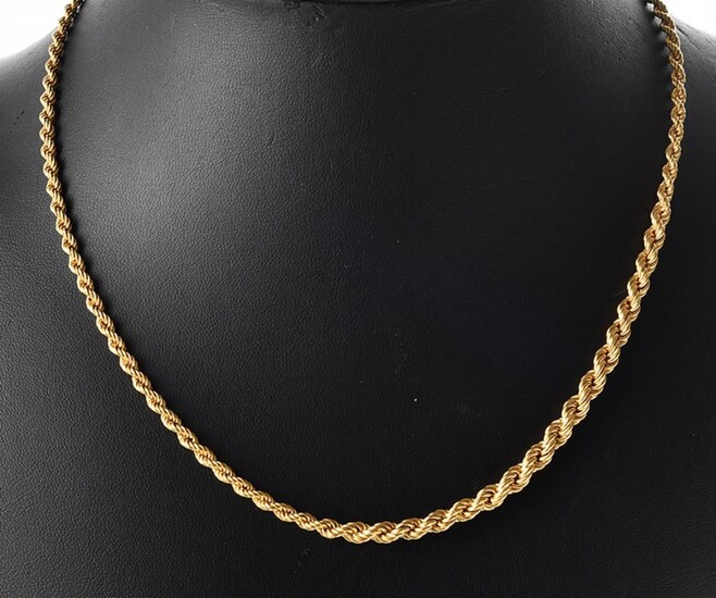 A GRADUATED ROPE TWIST CHAIN IN 14CT GOLD, TOTAL LENGTH 46.5CM, 17.7GMS