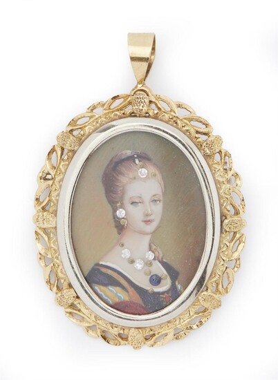A HAND PAINTED MINIATURE PENDANT/BROOCH IN 18CT GOLD, DEPICTING A GEMSET LADY'S PORTRAIT, TOTAL LENGTH 40MM, 6GMS