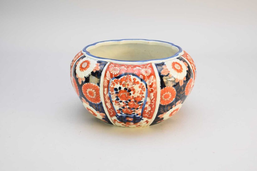 A Japanese Imari bowl
