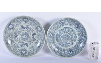 A LARGE PAIR OF 19TH CENTURY CHINESE BLUE AND WHITE DIANA SH...