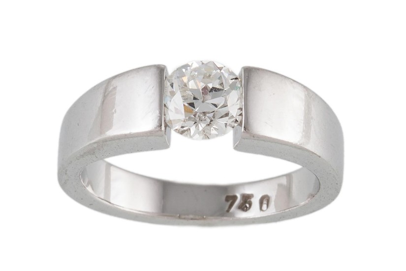 A SOLITAIRE DIAMOND RING, of approx. 0.95ct I VS, mounted in...