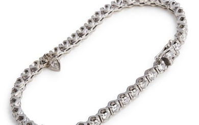 A diamond bracelet set with numerous brilliant-cut diamonds weighing a total of app. 4.84 ct., mounted in 18k white gold and a pendant set with a heart-shaped brilliant-cut diamond weighing app. 0.20 ct., mounted in 18k white gold. Colour: Wesselton...