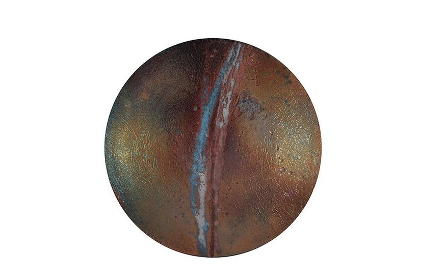 A metal luster ceramic plate
