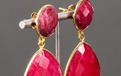 A pair of gold-plated sterling silver agate earrings (2)