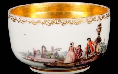 AN 18TH CENTURY MEISSEN SMALL BOWL with gilded interior and...