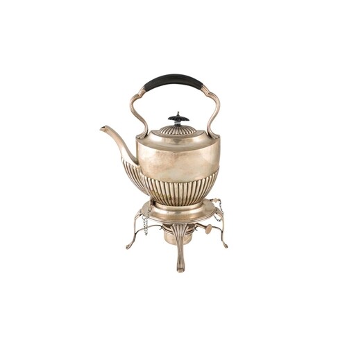AN EARLY 20TH CENTURY IRISH SILVER TEA KETTLE, on a stand wi...