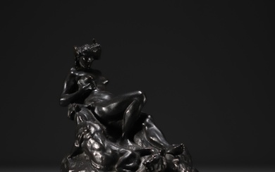 Auguste PUTTEMANS (1866-1922) "Jeune femme nue à la panthères" Sculpture en bronze à patine noire....