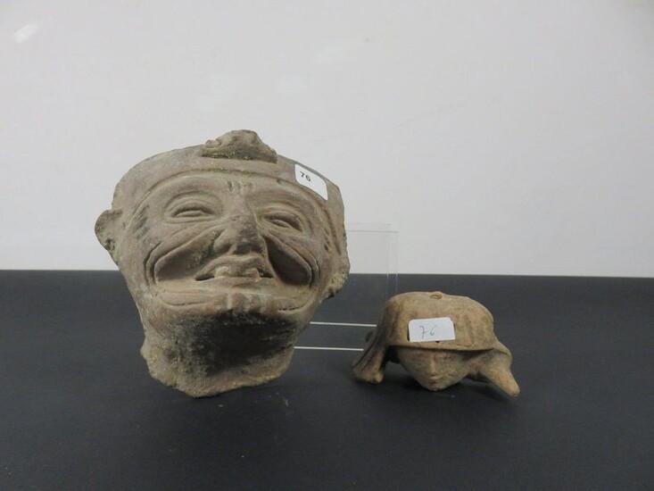 BIG Grimacing HEAD. Terracotta. Mexico Veracruz. Height 12 cm. We attach a Mexican terracotta HEAD Tall 4 cm.