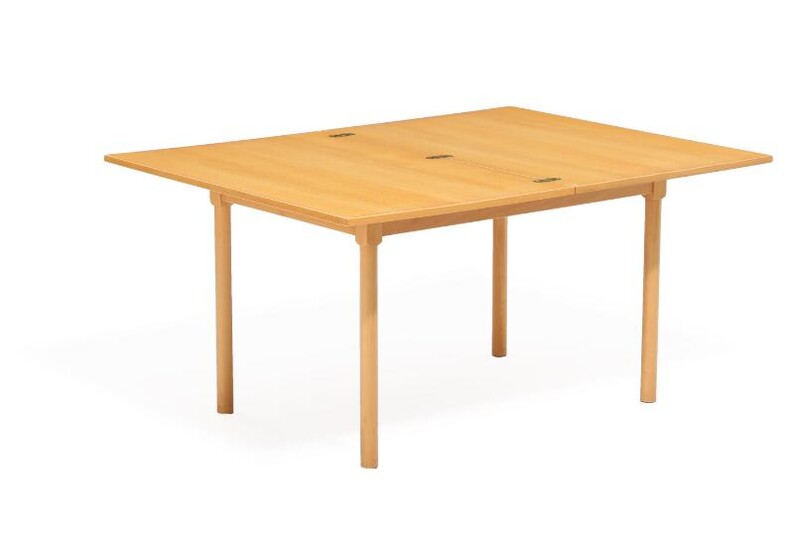NOT SOLD. Børge Mogensen: A beech coffee table with fold-out leaf. Model 4500. Designed 1963. H. 58/60. L. 60/120. W. 90 cm. – Bruun Rasmussen Auctioneers of Fine Art