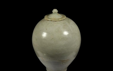 Chinese Tang Whiteware Jar