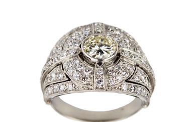 Cocktail ring in platinum with diamonds, Art Deco style. 20th...
