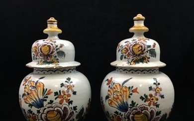 DELFT A pair of Vase covered in earthenware,...