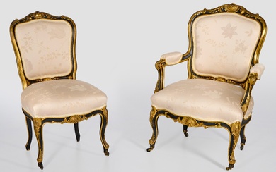 Deux chaises de salon Napoléon III Bois sculpté, noirci et partiellement doré. Cadre bombé sur...