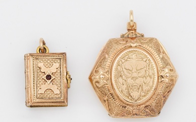 Deux pendentifs médaillon Belle Epoque en or, ciselé 14 k, doré. Médaillon hexagonal avec riche...