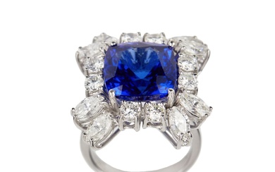 Gold ring with tanzanite and diamonds.