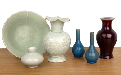 Group of porcelain Chinese, 19th/20th Century to include an incised...