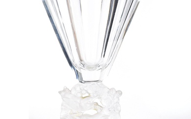 LALIQUE Vase "Mésanges" en cristal blanc moulé et taillé Sans signature visible H. 31 -...