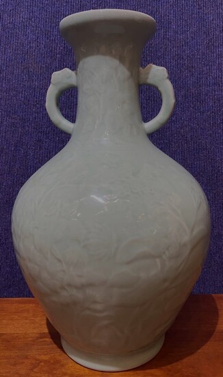 Large Chinese celadon glaze vase with handles
