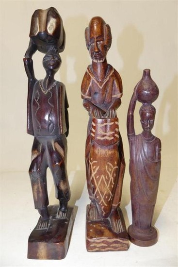 Lot : AFRIQUE Lot de 3 statues décoratives de type…