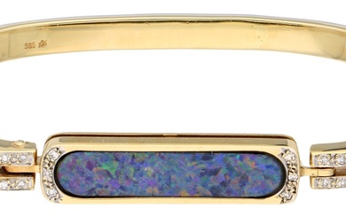 No Reserve - 14K Geelgouden bangle armband bezet met opaal en ca. 0.18 ct. diamant.