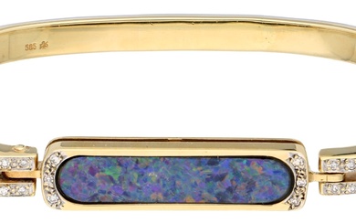 No Reserve - 14K Yellow gold bangle bracelet set with opal and approx. 0.18 ct....