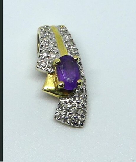 PENDANT in yellow gold enhanced with small brilliants and adorned with an amethyst. Weight 2 g.