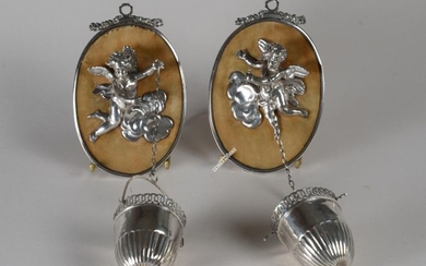 PLAYERS (pair of) in silver (Italy ?), putti...