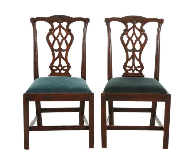 Pair Chippendale carved mahogany side chairs (2pcs)
