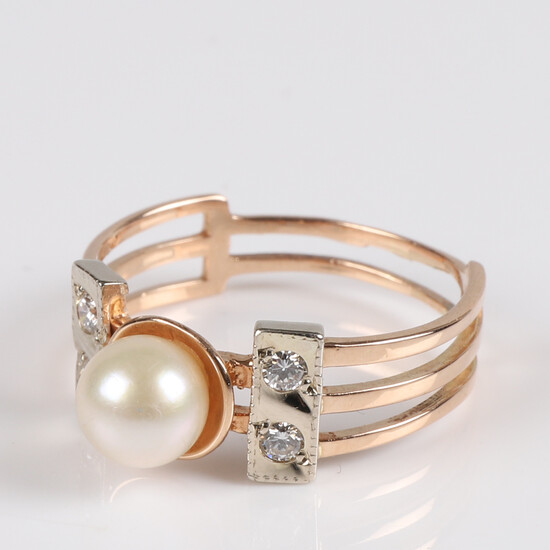 RING, 14K red gold, 4 diamonds, pearl.