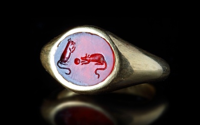 ROMAN GOLD RING WITH A CARNELIAN INTAGLIO, 1ST CENTURY AD