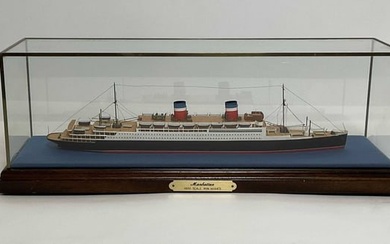 SS Manhattan Ocean Liner Model