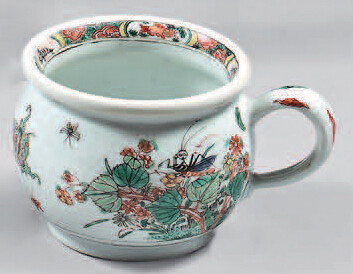 Spittoon called "zhadou", made of Chinese porcelain.