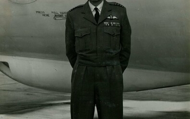 TRENT LEONARD: (1915-1986) New Zealand Group Captain of World War II, Victoria Cross winner for his ...