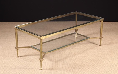 Table basse en laiton avec plateau rectangulaire en verre et étagère inférieure, 41 cm de...