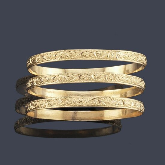 Three rigid 18K yellow gold bracelets with relief