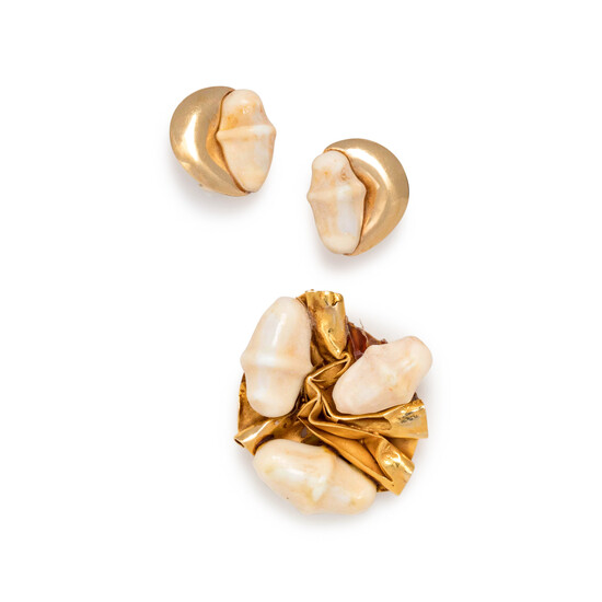 YELLOW GOLD AND SHELL SET